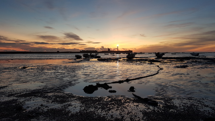 Playa de la Caleta al atardecer