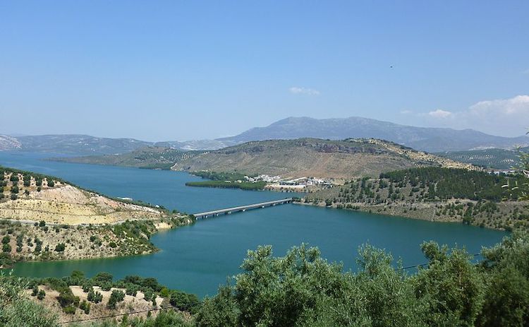 Embalse de Iznájar | Foto: Mussklprozz / CC BY-SA