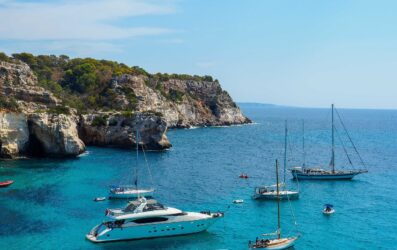 Menorca, un paraíso para navegar con la familia