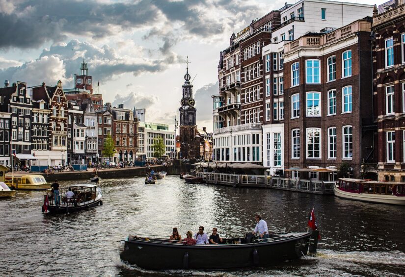 Paseo en barco por los canales de Ámsterdam